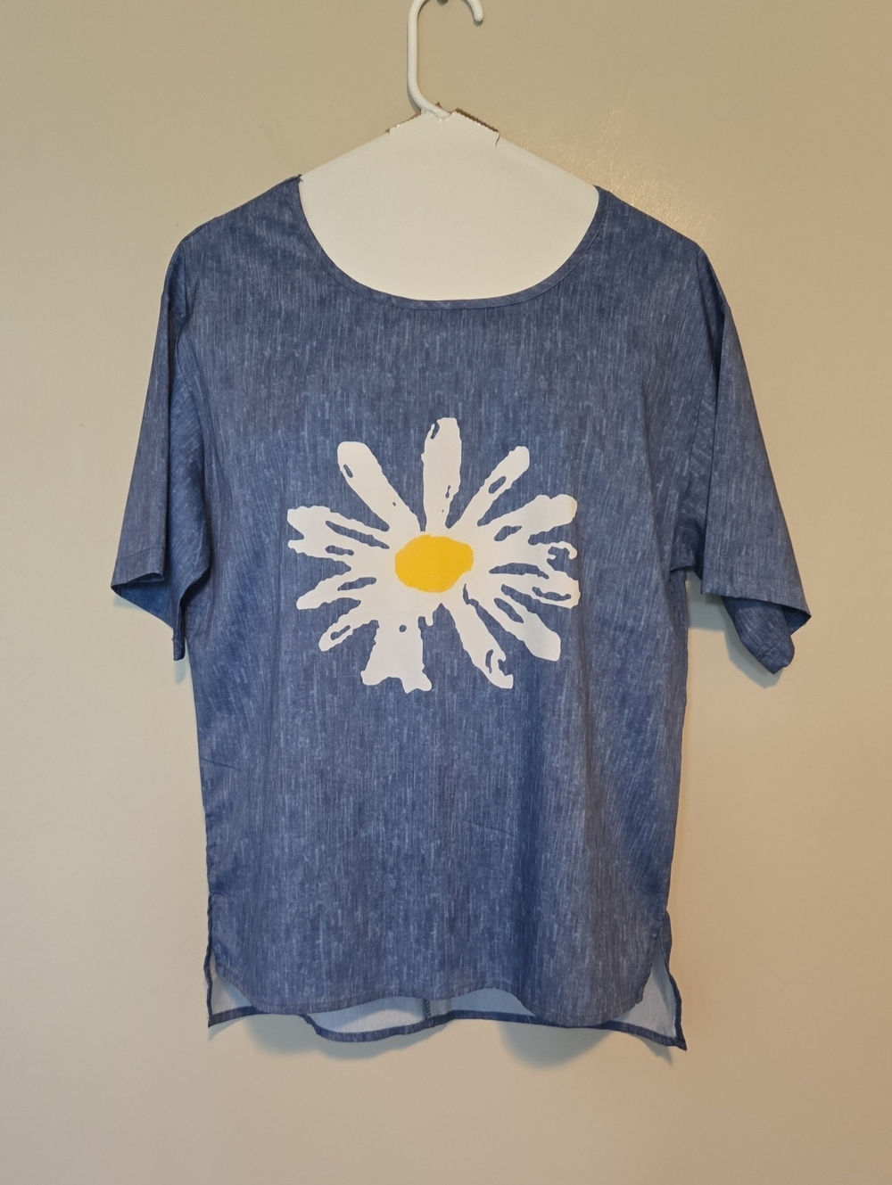 Blue Short Sleeve Tee with White & Yellow Daisy Graphic